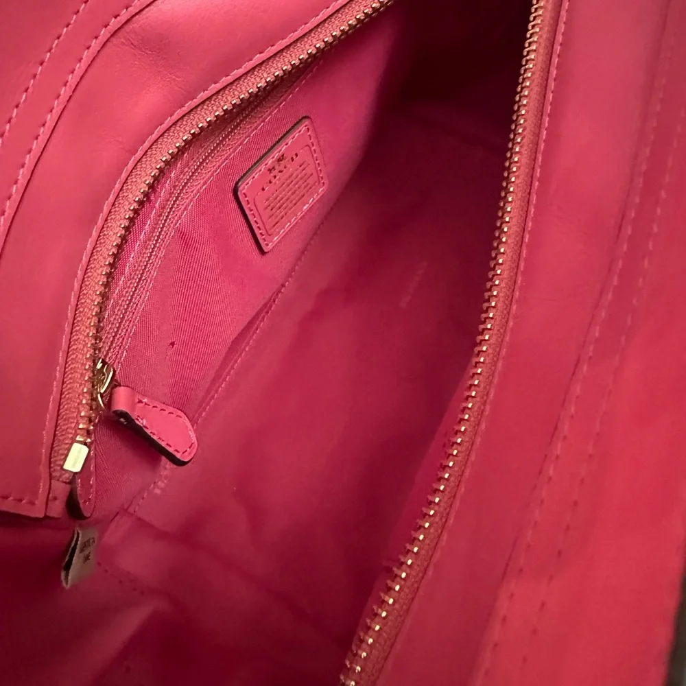 NWT Coach Swagger 27 Dahlia Pink Croc-Embossed crossbody purse/satchel. - Picture 3 of 12